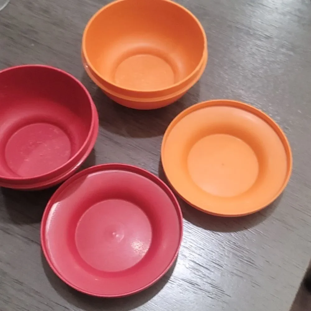 Vintage tupperware bowls‎